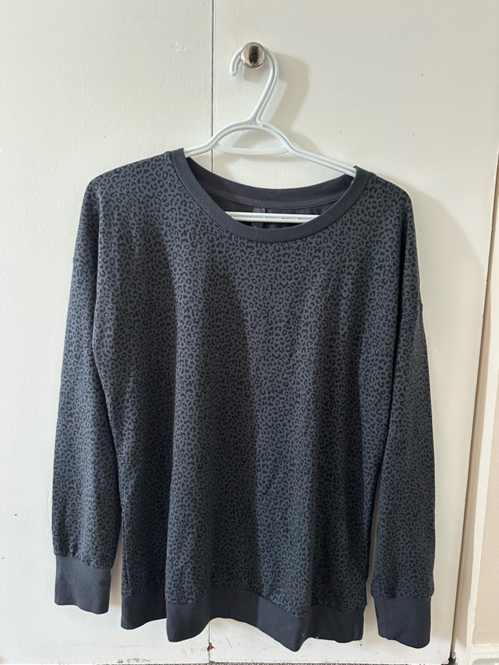 Mondetta Women's Charcoal Leopard Print Crewneck Sweater